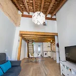 Cozy Duplex Apartment 1 Step To City Center Selfcheckin!