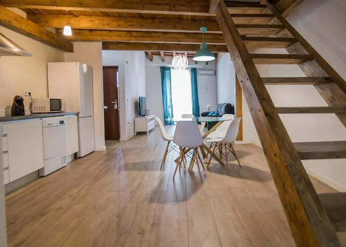 Cozy Duplex Apartment 1 Step To City Center Selfcheckin!